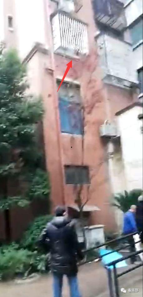 网友爆料坠楼视频,惊现坠楼视频，真相令人唏嘘  第1张